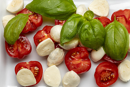 含番茄和巴锡水牛红色美食小吃健康沙拉盘子午餐白色蔬菜图片
