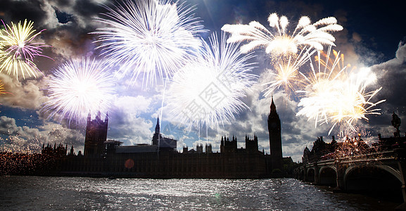 大笨钟上空的烟花英国伦敦的新年庆祝活动城市历史性旅行天空节日建筑学焰火省会旅游展示背景图片