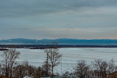 冬季哈巴罗夫斯克市的清晨景色 城市风景雪堆蓝色天空环境街道文化栅栏建筑学建筑天气图片