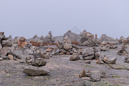 堆叠的石块远足传统灰色地貌图片
