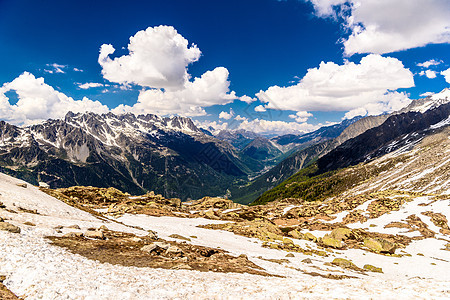 法国阿尔卑斯 上萨瓦伊 勃朗山蓝天地块岩石顶峰蓝色阳光远足登山高度山顶图片