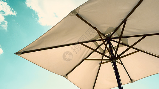 白布彩色纹理海滩伞地平线旅行木头耀斑白色土地织物阳光风景三脚架图片