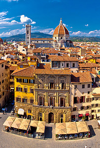 佛罗伦萨广场和圣玛丽亚德尔菲奥雷或杜奥莫大教堂假期石头历史街道全景游客旅游教会建筑学天空图片