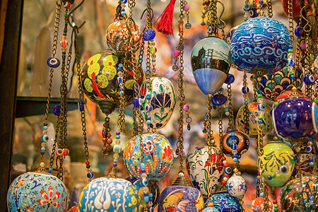 纪念品包装彩色的土耳其陶瓷球作为纪念品店铺火鸡装饰市场礼物艺术文化蓝色集市魅力背景