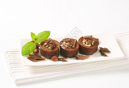 小型巧克力栗子蛋糕甜点奶油食物配料坚果饼干圆形榛子图片