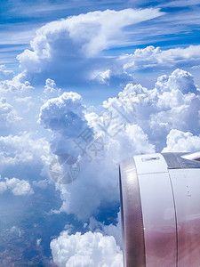 天空飞机从飞机窗口中查看旅游速度运输空气窗户天线翅膀蓝色太阳交通背景