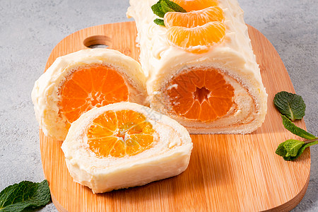 甜饼卷 加奶油和橘子酱奢华橙子水果糕点面包海绵薄荷盘子食物蛋糕图片