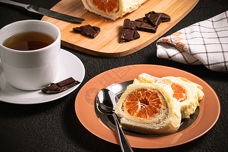 奶油 橘子和茶水加冰淇淋的甜糖卷黄油杯子水果蛋糕照片面包食物盘子水果橙子饼干图片