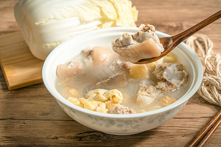 木木背景的马桶汤饮食勺子美食午餐浓汤营养木头烹饪营养学食物背景图片