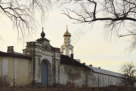修道院墙钟楼尖顶传统圆顶宗教建筑学历史背景图片