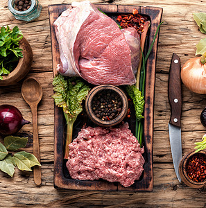 原小菜肉食物鲜肉生食砧板乡村生肉肉丸美食碎肉猪肉背景图片