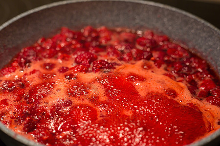 含凝胶糖煮熟的莓水果餐厅盘子饮食覆盆子生产玻璃灌木美食甜点蛋糕图片