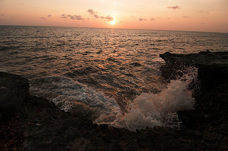 印度尼西亚Takalar的Topejawa海滩天堂旅游假期棕榈日落地平线海景日出风景太阳图片