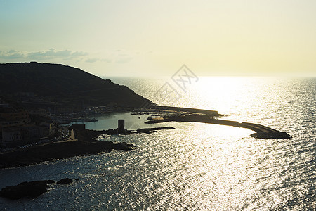 港湾轮廓的空中视图海岸海洋阳光旅游地标太阳海岸线日出旅行码头图片