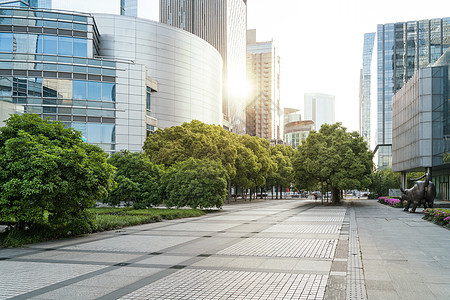 城市中心景观 现代商业背景沥青交通地面蓝色晴天天空住宅街道反射市中心背景图片