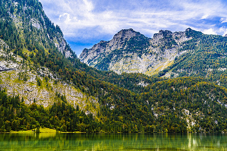 德国巴伐利亚国家公园科尼格西湖与阿尔普山 Konigsee 贝希特斯加登国家公园蓝色高地天蓝色生态全景风景天空旅游镜子冰川图片