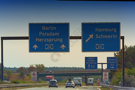 德国的自动邮号救援汉堡方向标环境阻塞要道建筑栏杆旅行立交桥图片