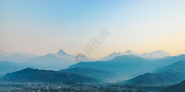 朗玛峰尼泊尔Sarangkot的喜马拉雅山全景背景
