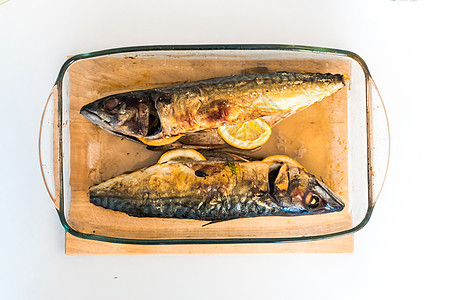配柠檬的煮鱼烹饪午餐海鲜饮食白色美食鳟鱼营养油炸盘子图片