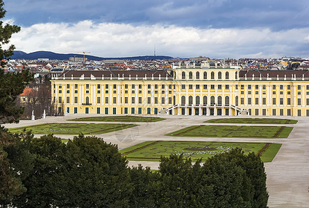 维也纳Schonbrunn宫观光建筑学公园旅行皇帝天空历史皇家花园黄色图片