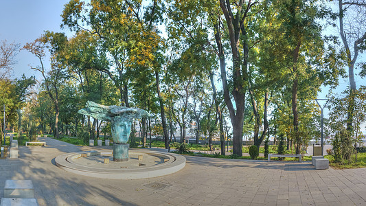 秋天在敖德萨的普里莫尔斯基大道旅游天空雕像社论纪念碑公园旅行城市建筑学海景图片