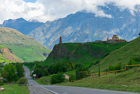 道路和山区 格鲁吉亚和高加索地区的看法以及图片
