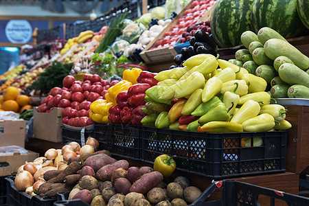 蔬菜农民市场柜台摊位黄瓜销售土豆杂货店沙拉零售饮食生产商业图片