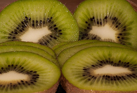 有机黄豆切片多汁的kiwi水果营养果味热带食物白色宏观绿色饮食奇异果小吃背景