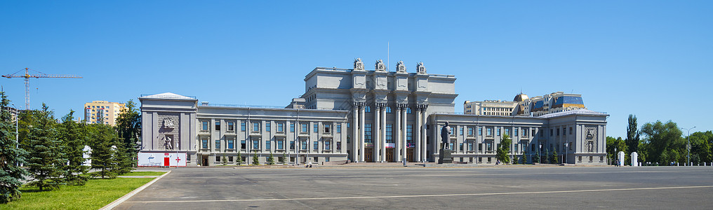 俄罗斯萨马拉Kuibyshev广场歌剧院和芭蕾舞楼旅游房子游客地区城市中心建筑天空街道景观图片