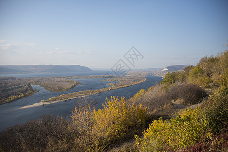 萨马拉附近Zhiguli山和伏尔加河的全景图片