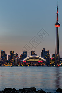 加拿大夜景加拿大安大略省多伦多市中心的夜景地标反射体育场城市景观商业摩天大楼天空建筑学市中心背景