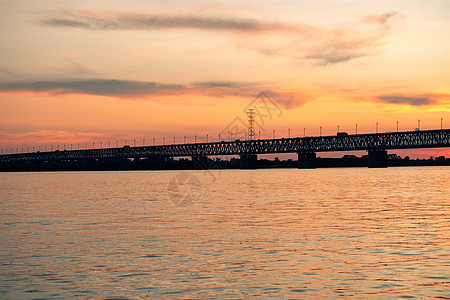 俄罗斯 哈巴罗夫斯克 照片来自河中央 校对 Portnoy桥接火车太阳旅游海岸运输建筑城市过桥天空图片