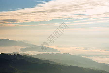 云和雾 风景 山丘和有雾的山坡图片