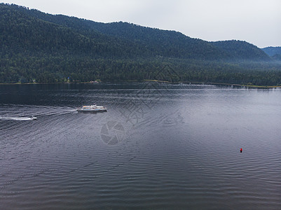 阿尔泰山脉Altai山Teletskoye湖空中观视绿树阳光太阳支撑风景旅游森林涟漪花园环境背景