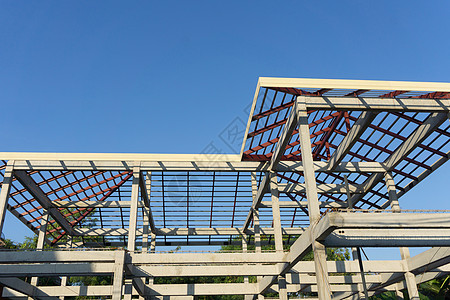 特写屋顶建筑房屋 以蓝天为挡板图片