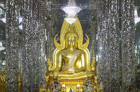 在瓦特大教堂玻璃处的金佛像纪念碑精神面具佛教徒金子雕塑王国信仰寺庙宗教图片