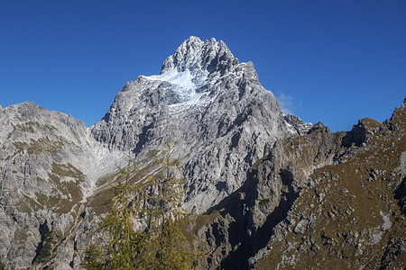 瓦兹曼山南峰图片