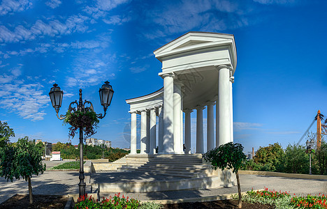 乌克兰敖德萨恢复后的科隆纳德柱廊房子晴天雕像城市历史门廊旅游地标建筑学图片