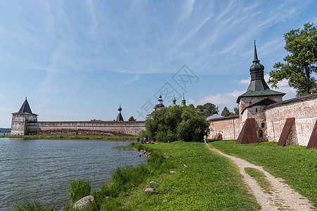 Svitochnaya(滚动)塔和Glukhaya(聋哑)塔图片