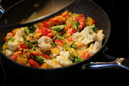 冻冻蔬菜 包括辣椒花椰菜和煮开菜菜饮食胡椒蔬菜绿色食物芹菜洋葱烹饪图片