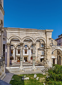 克罗地亚斯普利特的西洋广场科隆纳德历史大教堂天空柱柱柱廊石头旅行建筑学地标拱廊图片