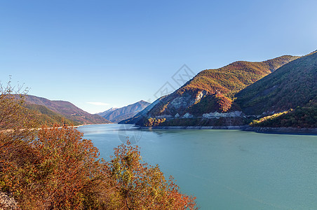 格鲁吉亚Zhynvali水库旅游风景蓝色森林天空旅行绿色全景图片