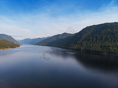 Altai山Teletskoye湖空中观视地平线岩石娱乐公园天线卫生涟漪环境太阳松树图片