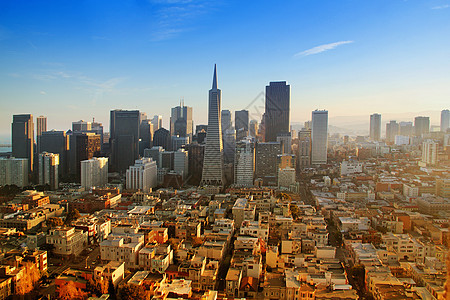 旧金山市中心日落地标进步城市景观摩天大楼天空城市化海洋天际图片
