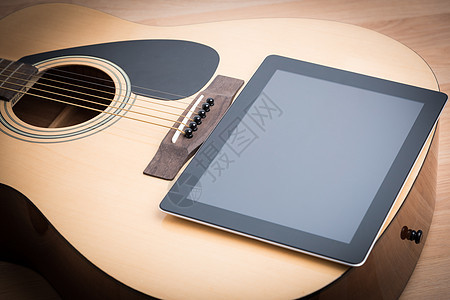 配有数码平板电脑的音响吉他记录旋律软垫工作室歌曲药片立体声乐器技术笔记本图片