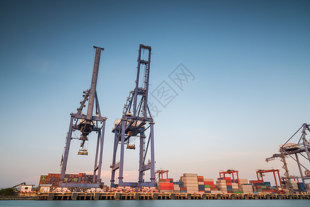 货物或贸易货运港重量加载港口出口海关载体运输起重机商业经济图片