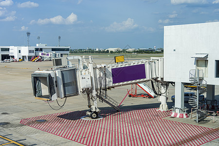 搭载乘客登机通道的客舱航空公司交通航空空气加载场地喷射入口机场坡道图片