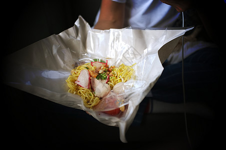 Ban Pin火车站红猪面面条烹饪香料食物蔬菜美食筷子文化餐厅猪肉图片