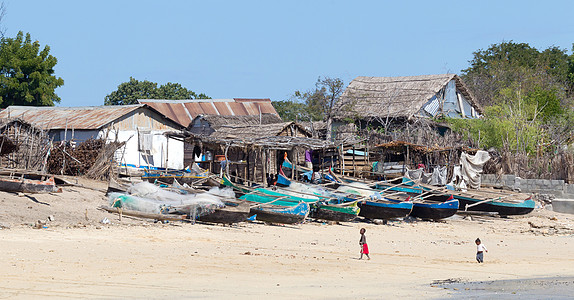 Ifaty 马达加斯加在2019年2月2日 海滩上的渔船天堂海洋冲浪木头村庄旅行情调热带异国图片