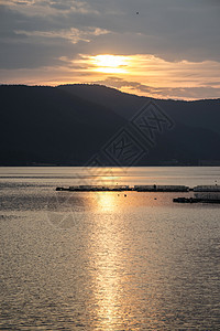 山湖日落山脉风景场景反射地平线旅行天空环境假期蓝色图片